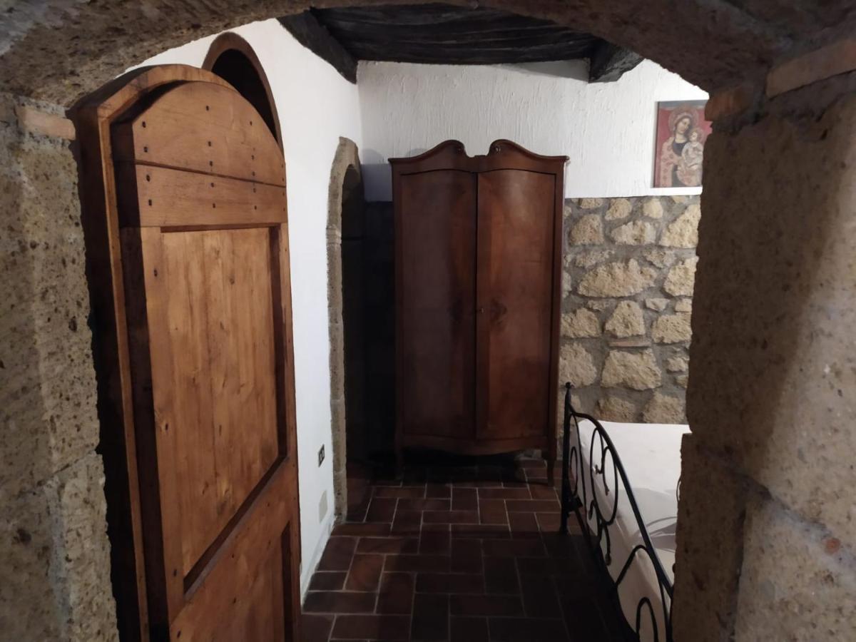 La Chascona Di Farnese Casa Di Tufo Nel Borgo Apartment Екстериор снимка
