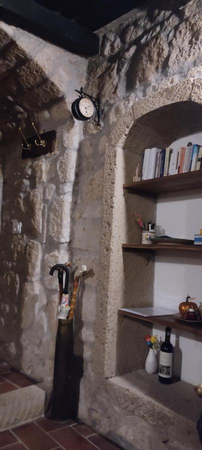 La Chascona Di Farnese Casa Di Tufo Nel Borgo Apartment Екстериор снимка
