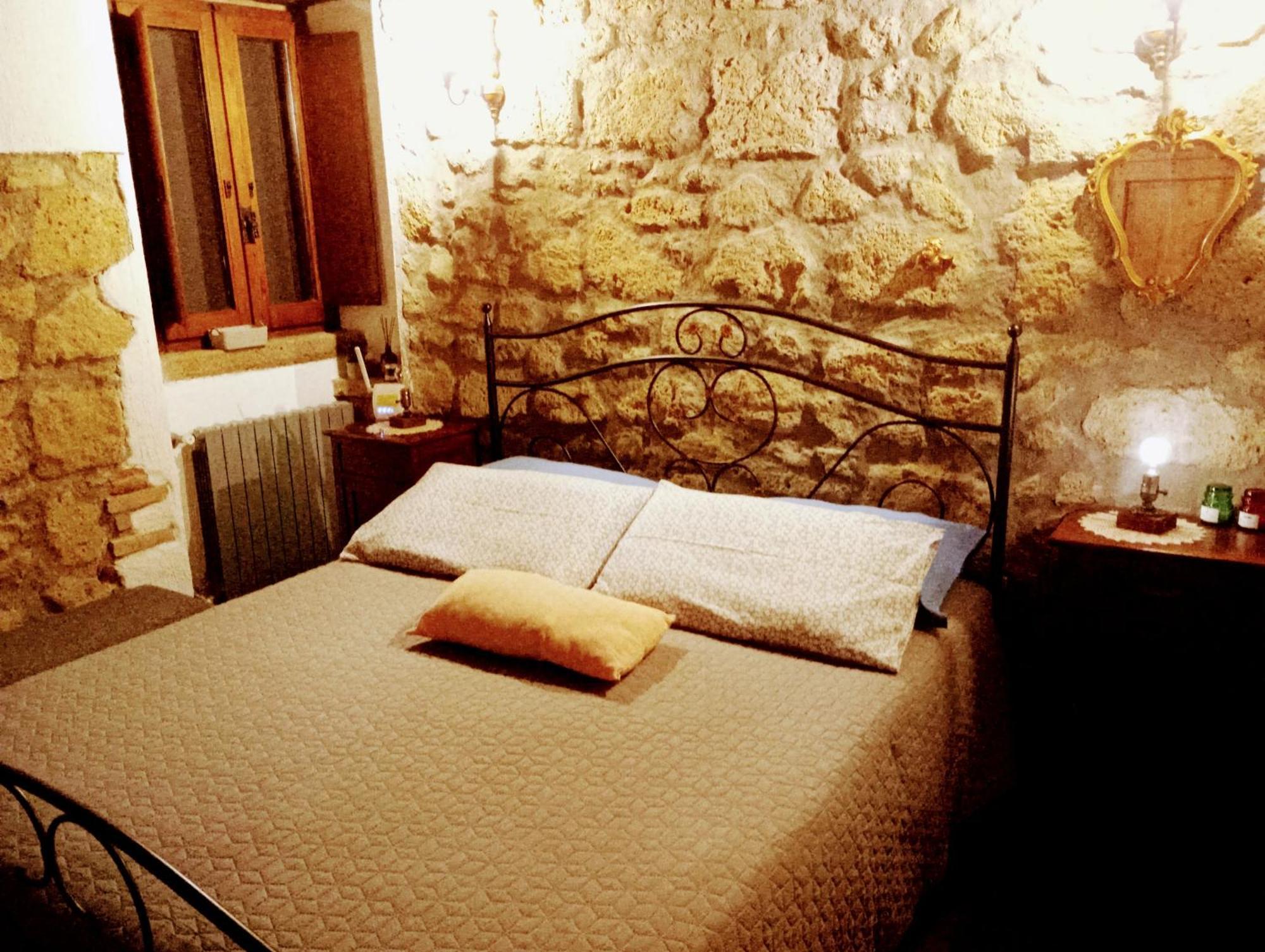 La Chascona Di Farnese Casa Di Tufo Nel Borgo Apartment Екстериор снимка